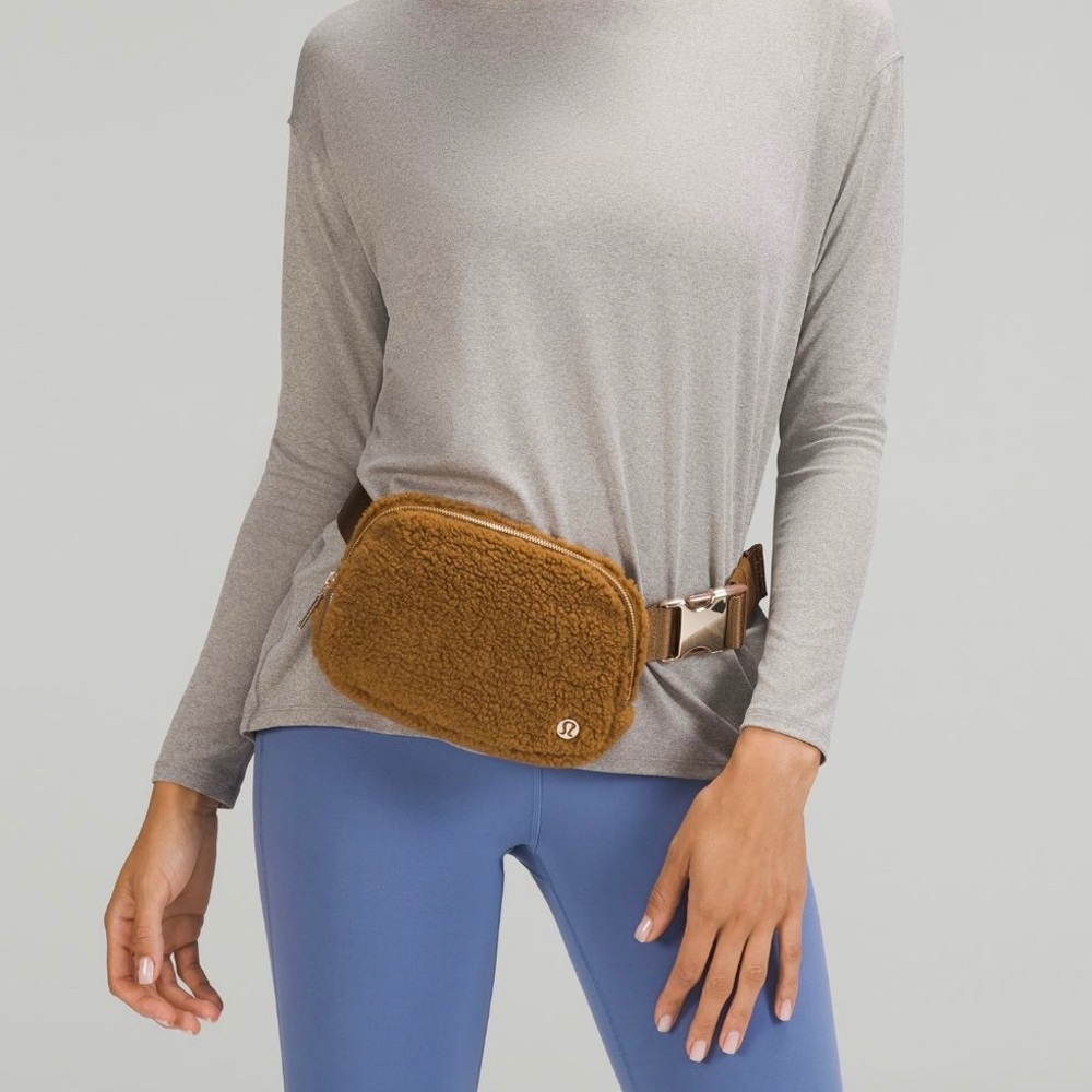 # 198 NWT - Lululemon Burnt Caramel Sherpa Everywhere Belt Bag 1L Gold